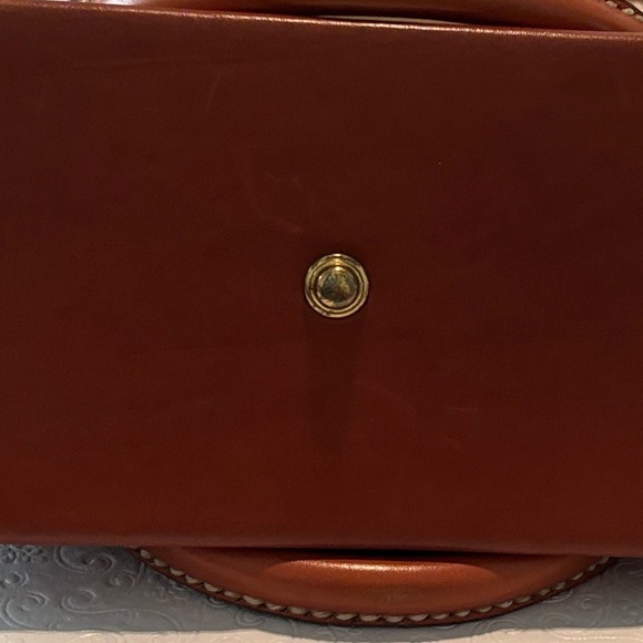 Excellent condition!Dooney & Burke Classic Brown Leather Women's Bag/Not 1 stain - Picture 6 of 7